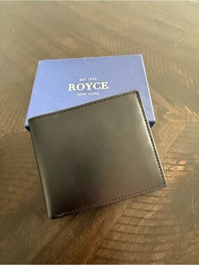 NWOT ROYCE New York Black Leather Wallet with Gift Box